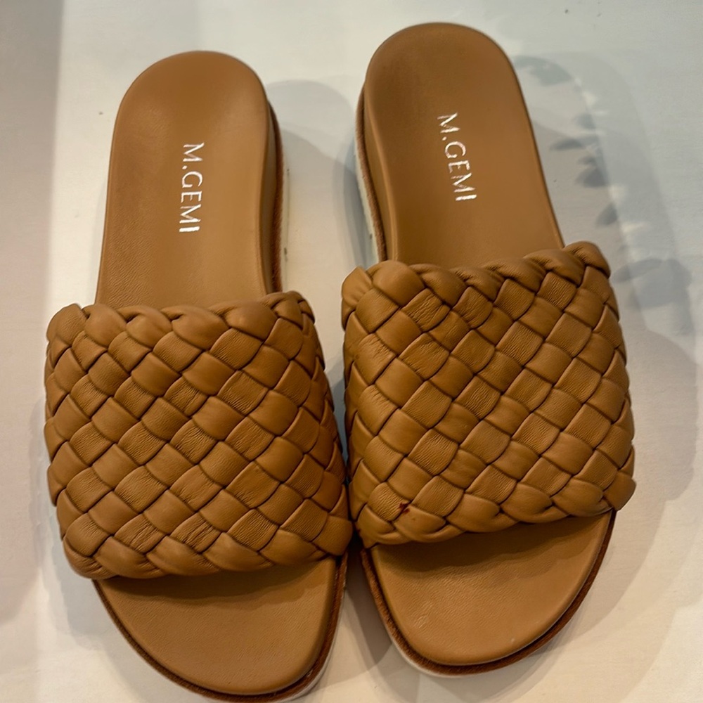 Like new M Gemi tessuti woven sandal.